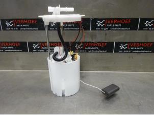 Gebruikte Benzinepomp Nissan Qashqai (J11) 1.3 DIG-T 140 16V Prijs € 100,00 Margeregeling aangeboden door Verhoef Cars & Parts