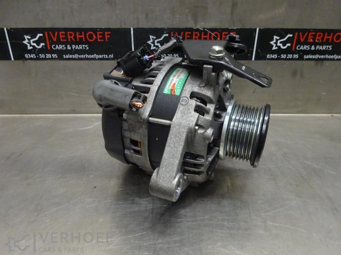 Gebruikte Dynamo Toyota Hilux V/VI 2.4 D 16V 4WD Prijs op aanvraag aangeboden door Verhoef Cars & Parts