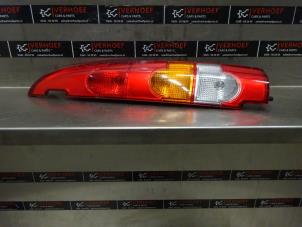 Gebruikte Achterlicht rechts Renault Kangoo (KC) 1.6 16V Prijs € 40,00 Margeregeling aangeboden door Verhoef Cars & Parts