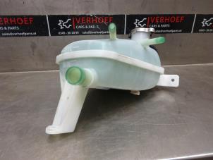Gebruikte Koelvloeistof Reservoir Kia Ceed Sportswagon (CDF) 1.4 T-GDI 16V Prijs op aanvraag aangeboden door Verhoef Cars & Parts