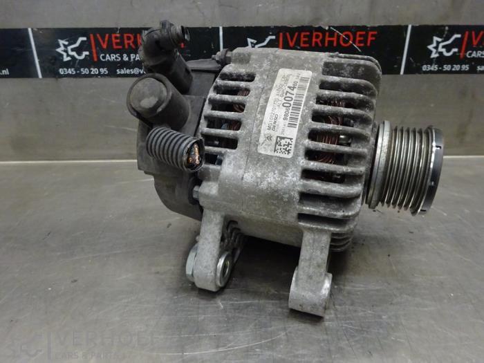 Gebruikte Dynamo Peugeot 208 I (CA/CC/CK/CL) 1.2 Vti 12V PureTech 82 Prijs € 65,00 Margeregeling aangeboden door Verhoef Cars & Parts
