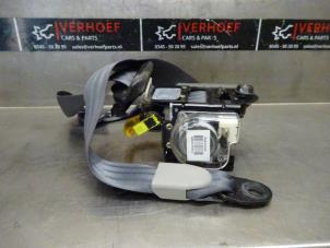 Gebruikte Veiligheidsgordel links-voor Kia Cerato 1.6 16V Prijs € 60,00 Margeregeling aangeboden door Verhoef Cars & Parts