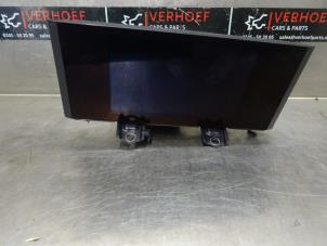 Gebruikte Display Multi Media regelunit Lexus IS (E3) 300h 2.5 16V Prijs € 750,00 Margeregeling aangeboden door Verhoef Cars & Parts