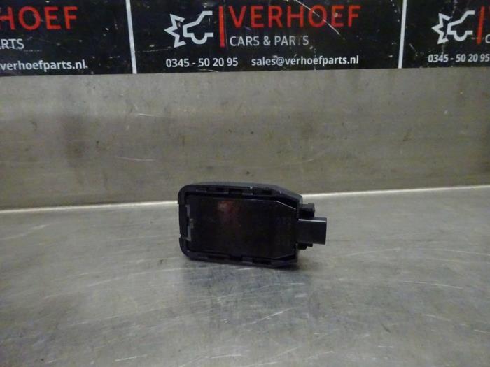 Regensensor van een Lexus IS (E3) 300h 2.5 16V 2018