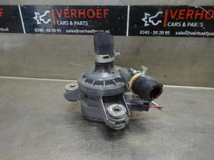 Gebruikte Extra waterpomp Lexus IS (E3) 300h 2.5 16V Prijs op aanvraag aangeboden door Verhoef Cars & Parts