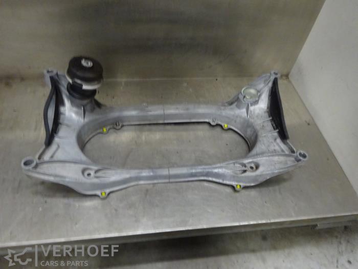 Gebruikte Subframe Lexus IS (E3) 300h 2.5 16V Prijs € 350,00 Margeregeling aangeboden door Verhoef Cars & Parts