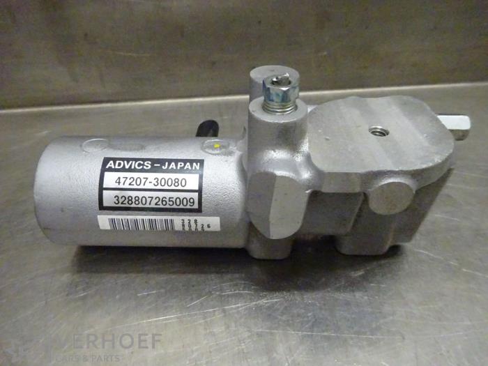 Gebruikte Rembooster Lexus IS (E3) 300h 2.5 16V Prijs op aanvraag aangeboden door Verhoef Cars & Parts