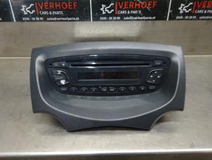 Gebruikte Radio CD Speler Ford Ka II 1.2 Prijs € 40,00 Margeregeling aangeboden door Verhoef Cars & Parts