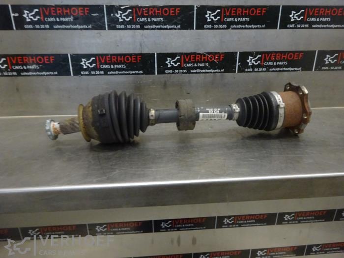 Gebruikte Aandrijfas links-voor Volkswagen Polo IV (9N1/2/3) 1.4 TDI 70 Prijs € 50,00 Margeregeling aangeboden door Verhoef Cars & Parts
