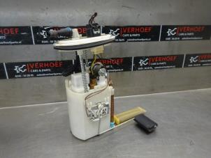 Gebruikte Benzinepomp Mercedes C (W205) C-180 1.6 16V Prijs € 125,00 Margeregeling aangeboden door Verhoef Cars & Parts