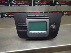 Gebruikte Radio CD Speler Seat Altea (5P1) 1.6 Prijs € 100,00 Margeregeling aangeboden door Verhoef Cars & Parts