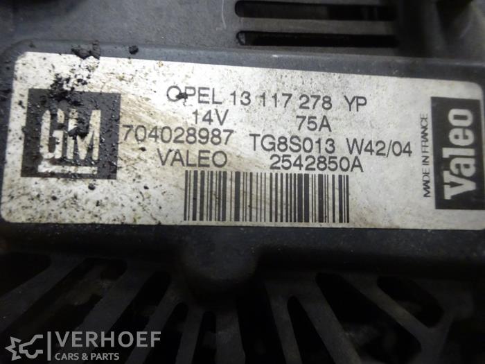 Dynamo van een Opel Combo Tour (Corsa C) 1.3 CDTI 16V 2007