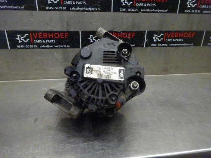 Dynamo van een Opel Combo Tour (Corsa C) 1.3 CDTI 16V 2007