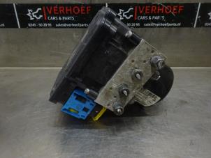 Gebruikte ABS Pomp Renault Megane III Grandtour (KZ) 1.5 dCi 110 Prijs € 125,00 Margeregeling aangeboden door Verhoef Cars & Parts