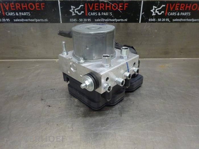Gebruikte ABS Pomp Nissan Qashqai (J11) 1.3 DIG-T 140 16V Prijs op aanvraag aangeboden door Verhoef Cars & Parts
