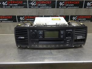 Gebruikte Radio CD Speler Toyota Corolla (E12) 1.6 16V VVT-i Prijs € 100,00 Margeregeling aangeboden door Verhoef Cars & Parts