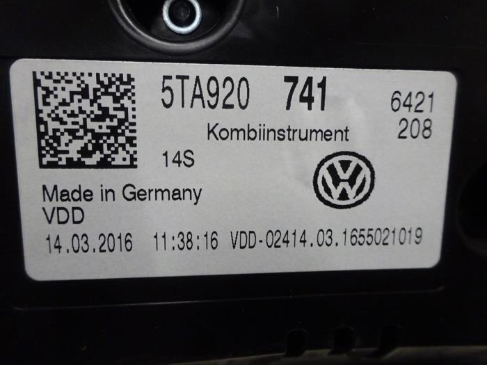 Cockpit van een Volkswagen Touran (5T1) 2.0 TDI 150 2016