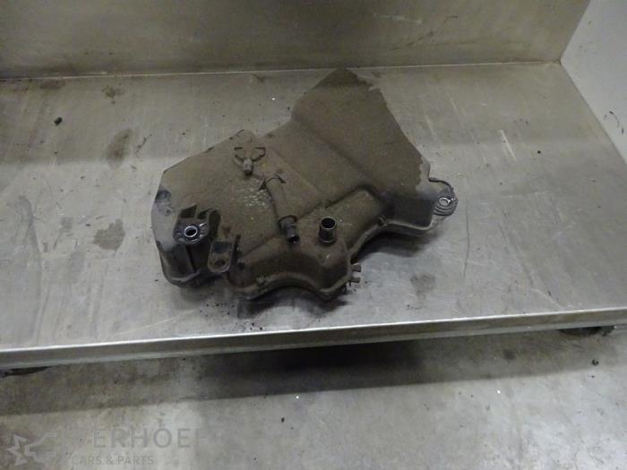 Gebruikte Tank adblue Volkswagen Touran (5T1) 2.0 TDI 150 Prijs € 200,00 Margeregeling aangeboden door Verhoef Cars & Parts