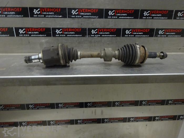 Gebruikte Aandrijfas links-voor Toyota Avensis Wagon (T27) 2.2 16V D-4D-F 180 Prijs € 100,00 Margeregeling aangeboden door Verhoef Cars & Parts