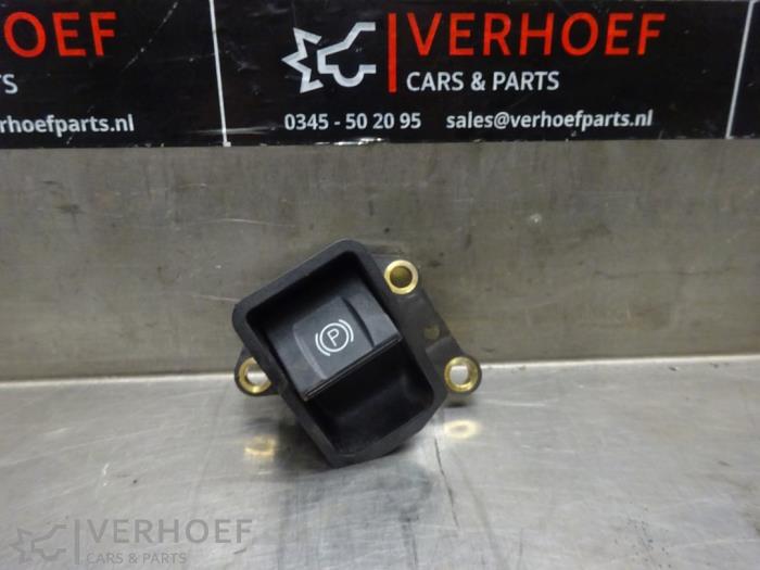 Gebruikte Schakelaar handrem Toyota Avensis Wagon (T27) 2.2 16V D-4D-F 180 Prijs op aanvraag aangeboden door Verhoef Cars & Parts