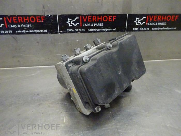Gebruikte ABS Pomp Nissan NV 400 (M9J) 2.3 dCi 100 16V Prijs op aanvraag aangeboden door Verhoef Cars & Parts