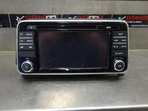 Gebruikte Radio CD Speler Nissan Micra (K14) 0.9 IG-T 12V Prijs op aanvraag aangeboden door Verhoef Cars & Parts