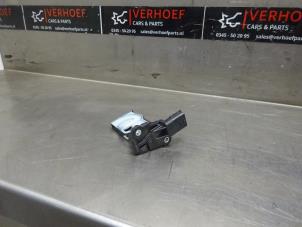 Gebruikte Luchthoeveelheidsmeter Renault Trafic (1FL/2FL/3FL/4FL) 2.0 dCi 16V 120 Prijs € 60,50 Inclusief btw aangeboden door Verhoef Cars & Parts