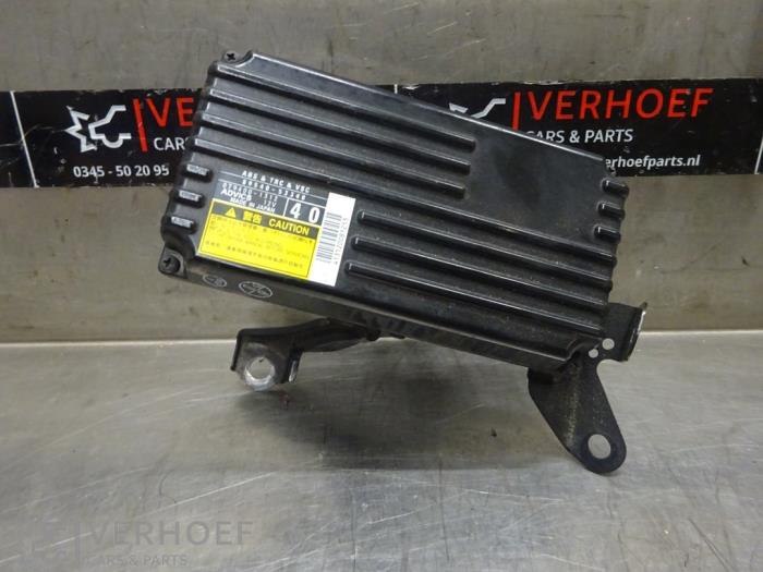 ABS Computer Lexus IS (E3), 2013 300h 2.5 16V, Sedan, 4Dr, Elektrisch Benzine, 2.499cc, 164kW (223pk), RWD, 2ARFSE, 2013-04, AVE30 (Gebruikt)