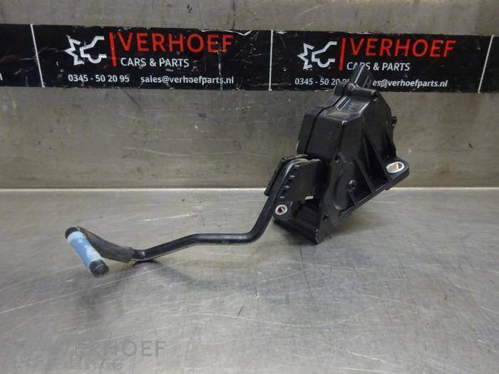 Gebruikte Gaspedaalpositie Sensor Lexus IS (E3) 300h 2.5 16V Prijs op aanvraag aangeboden door Verhoef Cars & Parts