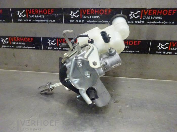 Gebruikte Hoofdremcilinder Lexus IS (E3) 300h 2.5 16V Prijs op aanvraag aangeboden door Verhoef Cars & Parts