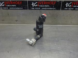 Gebruikte Pomp koplampsproeier Lexus IS (E3) 300h 2.5 16V Prijs € 100,00 Margeregeling aangeboden door Verhoef Cars & Parts