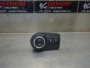 Gebruikte Schakelaar Licht Opel Corsa E 1.4 16V Prijs op aanvraag aangeboden door Verhoef Cars & Parts