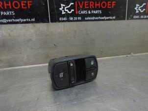 Gebruikte Combischakelaar ramen Opel Corsa E 1.4 16V Prijs op aanvraag aangeboden door Verhoef Cars & Parts