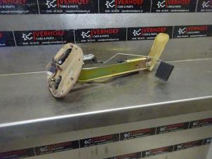 Gebruikte Benzinepomp Mazda MX-5 (NB18/35/8C) 1.6i 16V Prijs op aanvraag aangeboden door Verhoef Cars & Parts