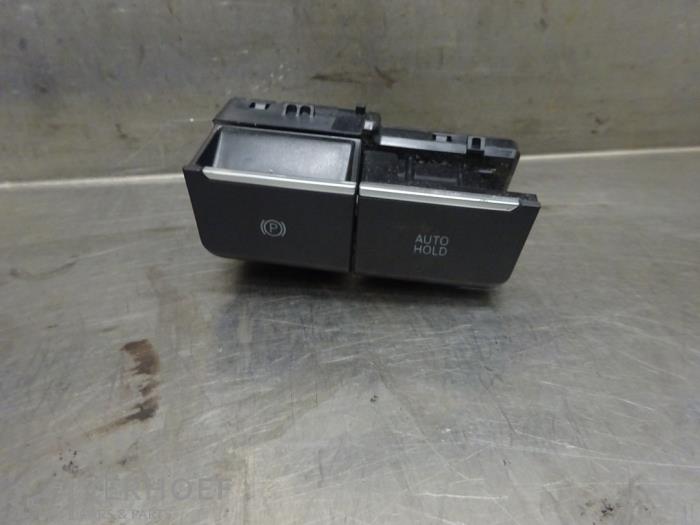 Gebruikte Schakelaar handrem Volkswagen Golf VIII (CD1) 2.0 TDI BlueMotion 16V Prijs € 20,00 Margeregeling aangeboden door Verhoef Cars & Parts