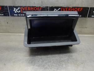 Gebruikte Display Multi Media regelunit Audi A1 Sportback (8XA/8XF) 1.0 TFSI Ultra 12V Prijs € 150,00 Margeregeling aangeboden door Verhoef Cars & Parts