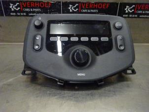 Gebruikte Radio CD Speler Citroen C1 1.0 12V VVT-i Prijs op aanvraag aangeboden door Verhoef Cars & Parts