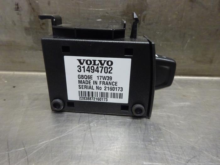 Simkaart houder van een Volvo V40 (MV) 2.0 T4 16V 2017