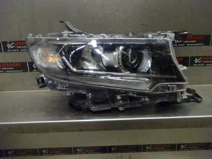Gebruikte Rechter Koplamp Toyota Land Cruiser (J15) 2.8 D-4D 16V Euro 6 Prijs € 907,50 Inclusief btw aangeboden door Verhoef Cars & Parts