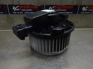 Gebruikte Chaufage Ventilatiemotor Toyota Land Cruiser (J12) 3.0 D-4D 16V Prijs € 121,00 Inclusief btw aangeboden door Verhoef Cars & Parts