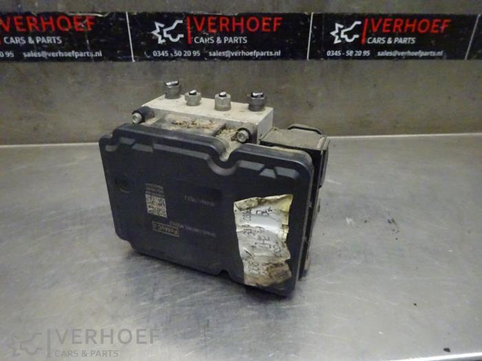 Gebruikte ABS Pomp Ford Focus 3 Wagon 1.6 TDCi Prijs € 75,00 Margeregeling aangeboden door Verhoef Cars & Parts