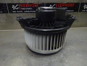 Gebruikte Chaufage Ventilatiemotor Toyota Land Cruiser (J12) 3.0 D-4D 16V Prijs € 121,00 Inclusief btw aangeboden door Verhoef Cars & Parts