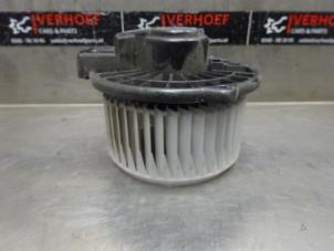 Gebruikte Chaufage Ventilatiemotor Toyota Land Cruiser (J12) 3.0 D-4D 16V Prijs op aanvraag aangeboden door Verhoef Cars & Parts