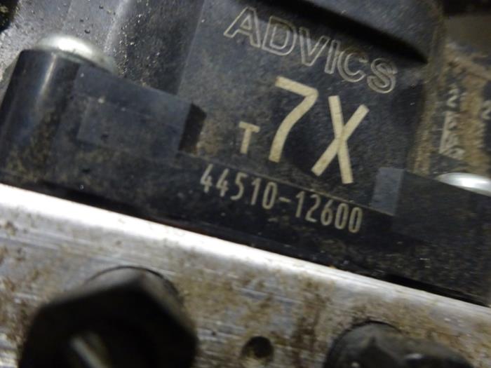 ABS Pomp van een Toyota Corolla Touring Sport (E21/EH1) 1.8 16V Hybrid 2021