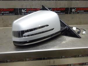 Gebruikte Buitenspiegel rechts Mercedes E (W212) E-250 CGI 16V BlueEfficiency Prijs € 100,00 Margeregeling aangeboden door Verhoef Cars & Parts
