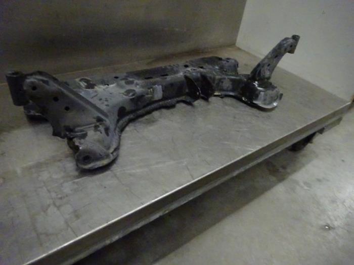 Subframe van een Ford Transit Courier 1.5 TDCi 75 2021