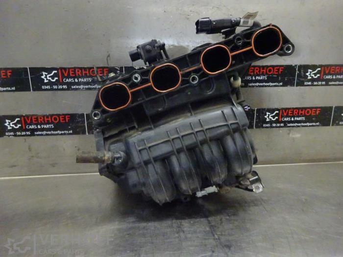 Gebruikte Spruitstuk Inlaat Hyundai iX35 (LM) 1.6 GDI 16V Prijs € 100,00 Margeregeling aangeboden door Verhoef Cars & Parts