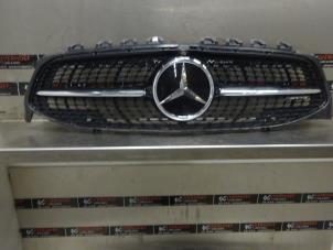 Gebruikte Grille Mercedes CLA (118.3) 2.0 CLA-250 Turbo 16V 4-Matic Prijs op aanvraag aangeboden door Verhoef Cars & Parts
