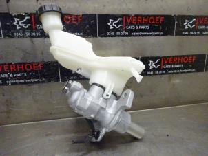 Gebruikte Hoofdremcilinder Mercedes CLA (118.3) 2.0 CLA-250 Turbo 16V 4-Matic Prijs € 42,35 Inclusief btw aangeboden door Verhoef Cars & Parts