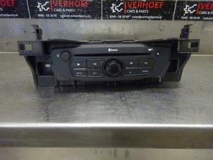 Gebruikte Radio CD Speler Renault Kangoo Express (FW) 1.5 dCi 75 FAP Prijs op aanvraag aangeboden door Verhoef Cars & Parts